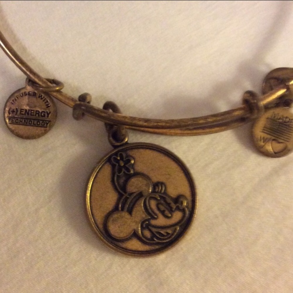 🤍🖤❤️Alex and Ani Minnie Mouse Bracelet❤️🤍🖤
